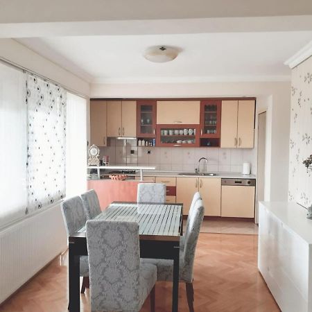 Spacious 80M2 Apartment In The Center 루브스키 외부 사진