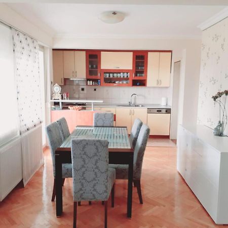 Spacious 80M2 Apartment In The Center 루브스키 외부 사진
