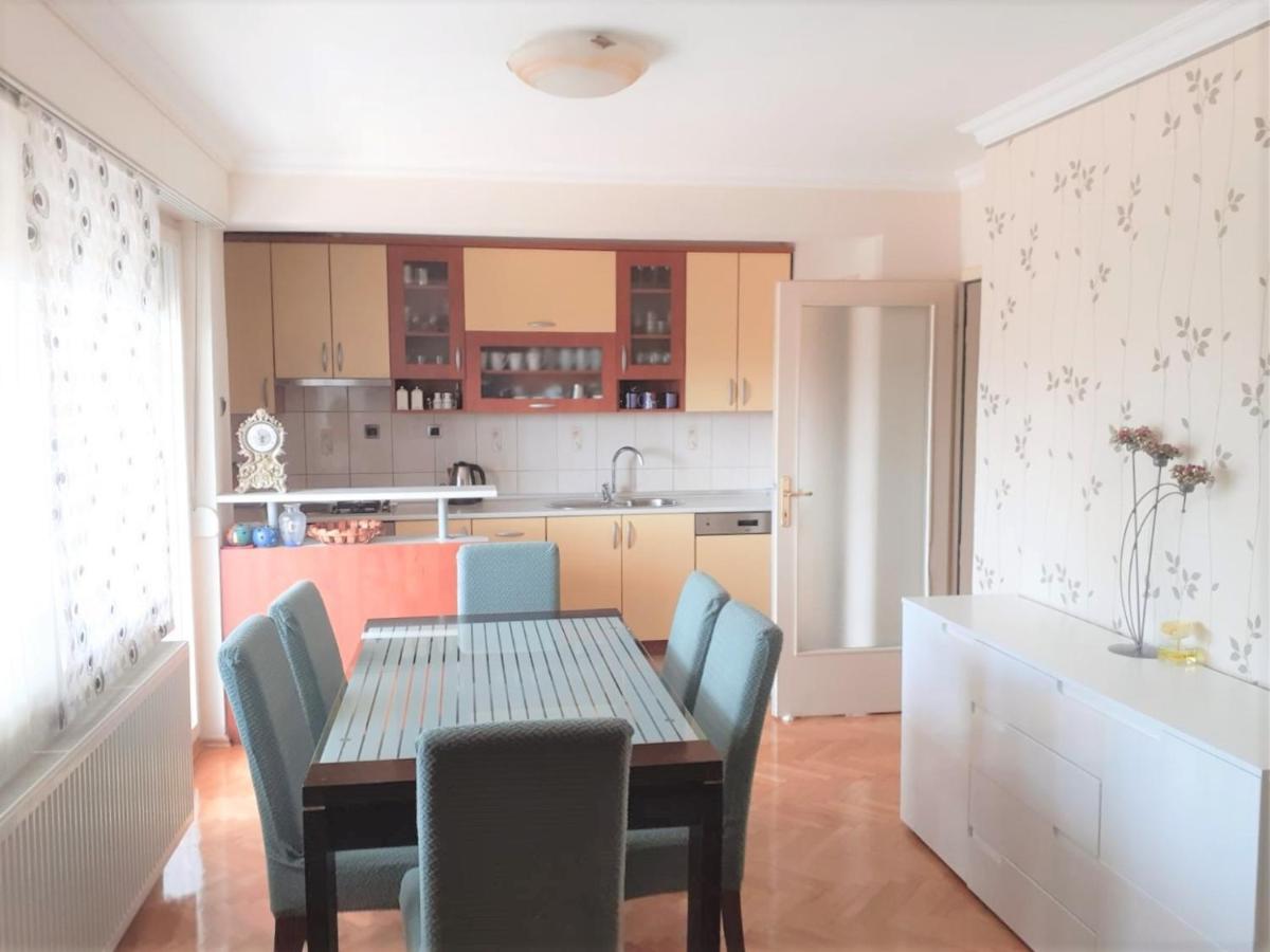 Spacious 80M2 Apartment In The Center 루브스키 외부 사진