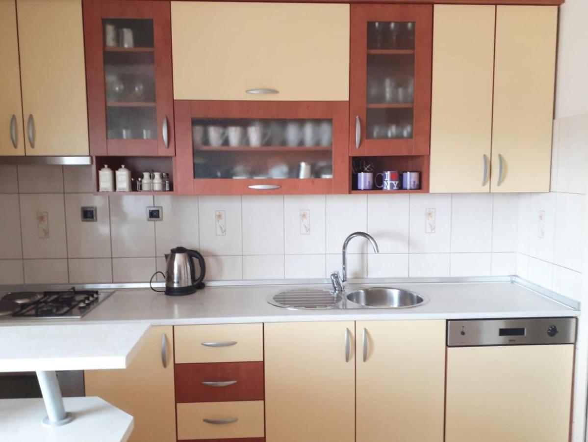 Spacious 80M2 Apartment In The Center 루브스키 외부 사진