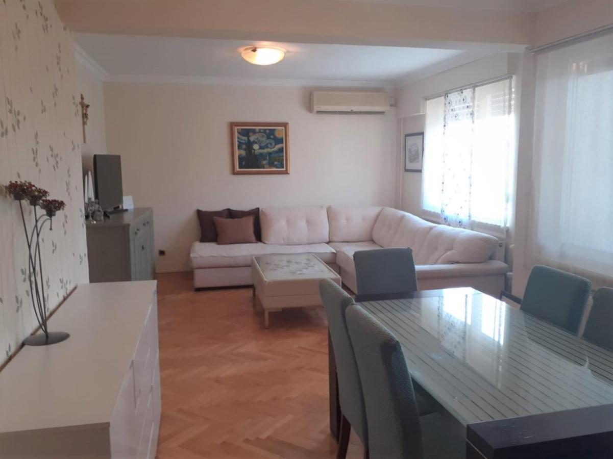Spacious 80M2 Apartment In The Center 루브스키 외부 사진