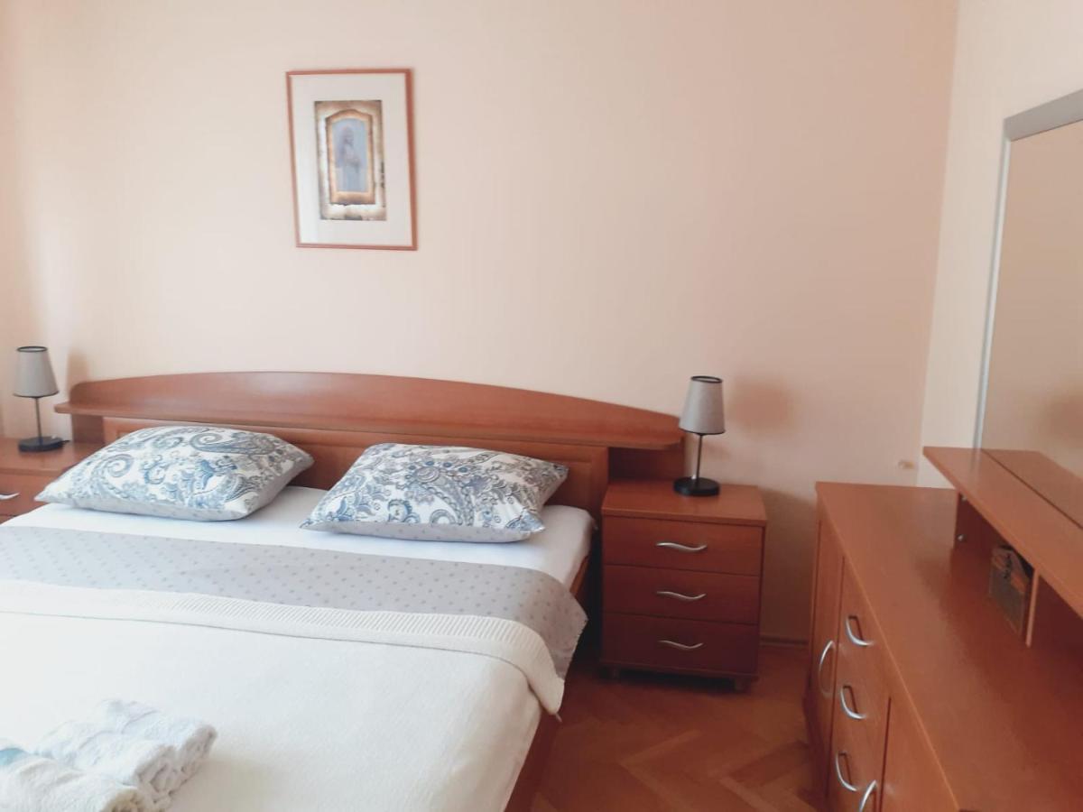 Spacious 80M2 Apartment In The Center 루브스키 외부 사진