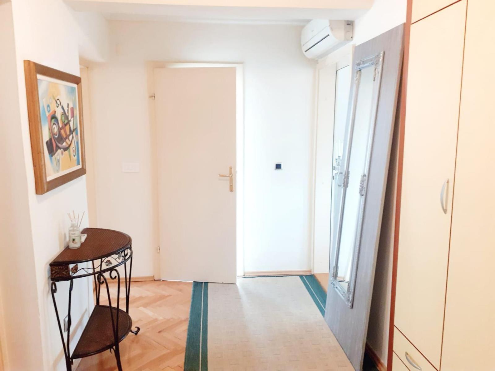 Spacious 80M2 Apartment In The Center 루브스키 객실 사진